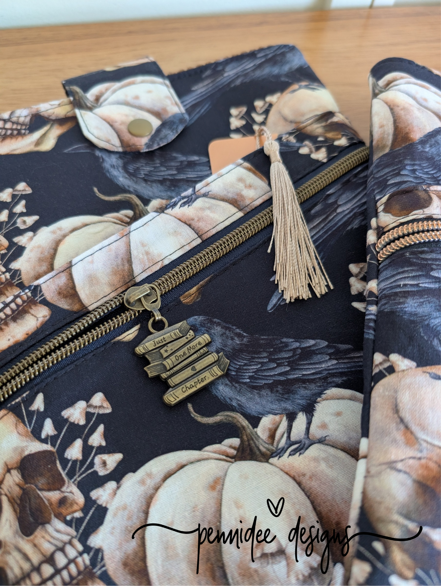 Book Sleeve - Skulls - Ravons